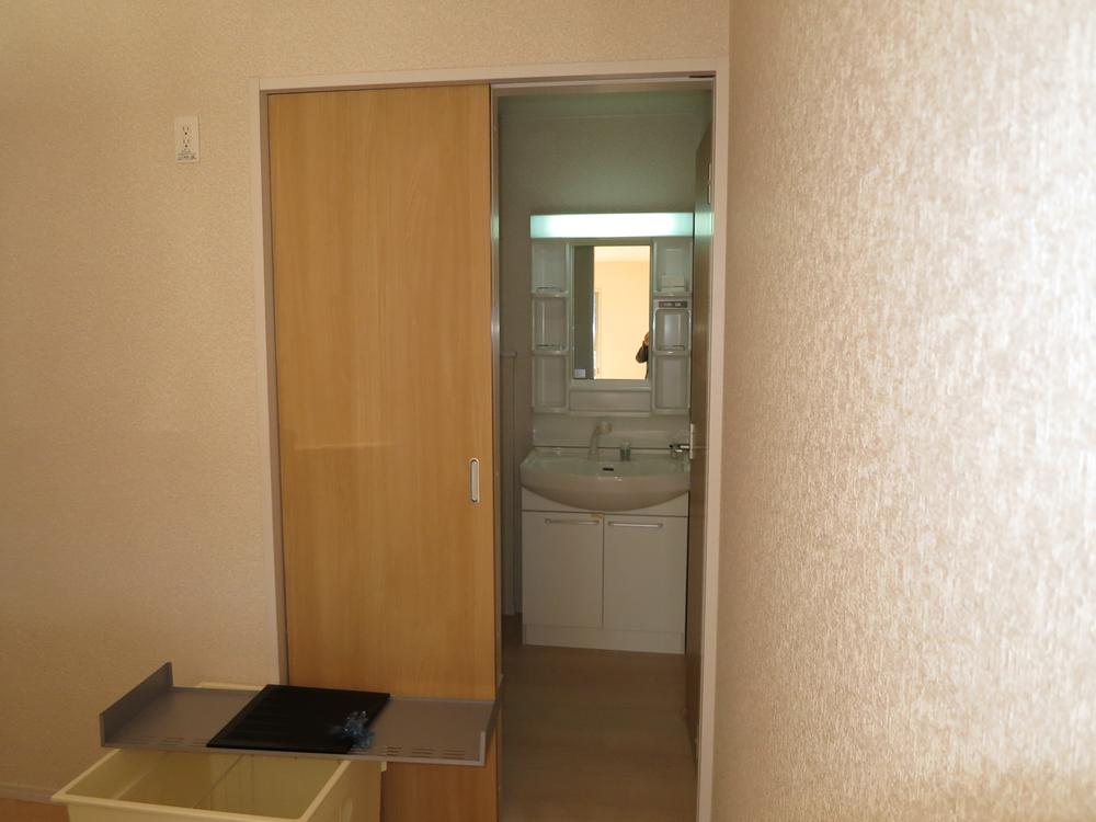 Wash basin, toilet. Local (12 May 2013) Shooting