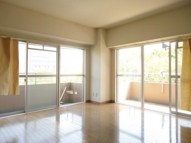 Living. Living dining 15 Pledge