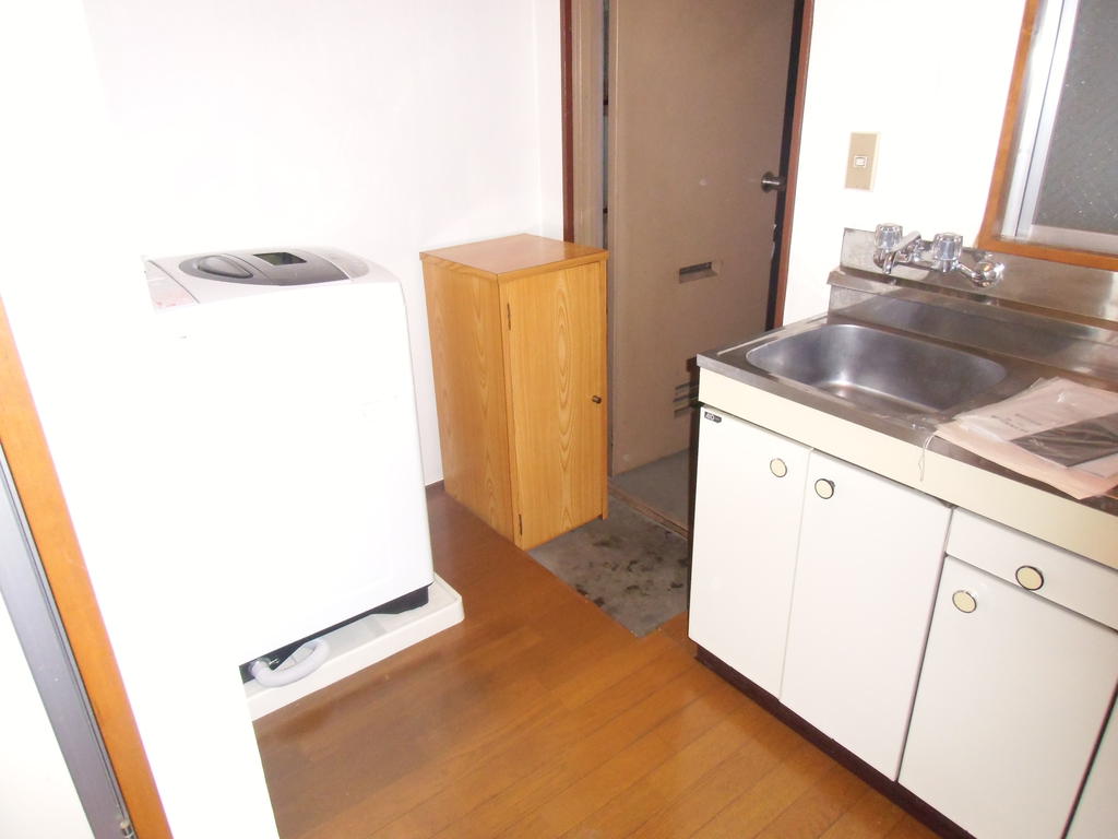 Entrance. With a shoe box