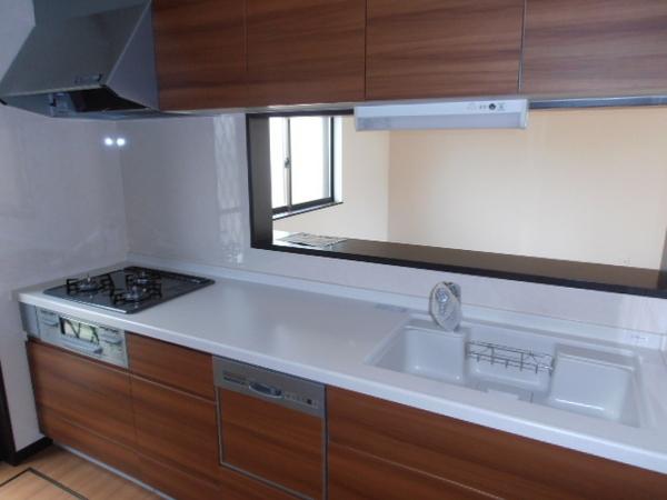 Kitchen. 7 Building Dishwasher, Cleaning Easy three-necked gas stove