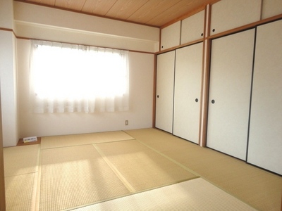 Living and room. Japanese-style room 8 quires