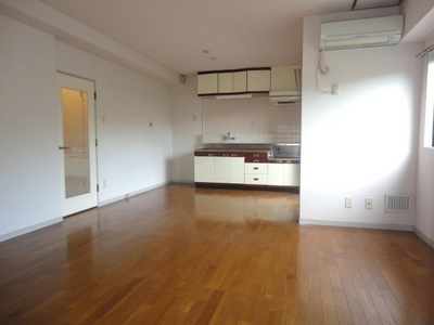 Living and room. Western-style 11.9 Pledge