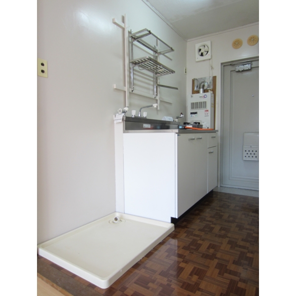 Kitchen. Kitchen and washing machine Storage.