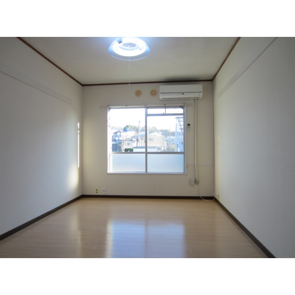 Living and room. South-facing room! Flooring!