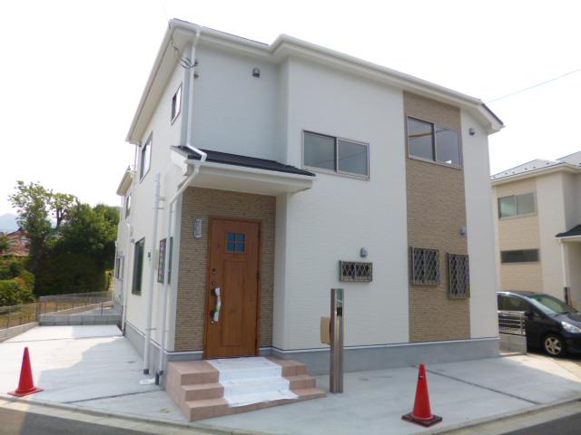 Local appearance photo. 4-6 Building