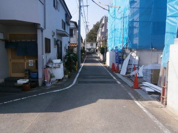 Local photos, including front road. 2013 October 31, 2008 shooting