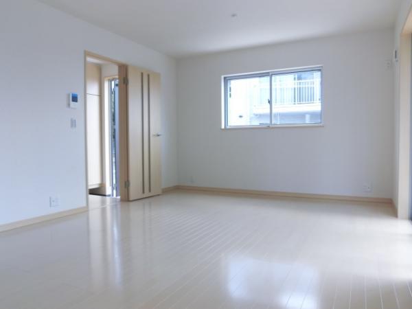 Same specifications photos (living)