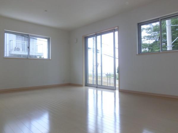 Same specifications photos (living)