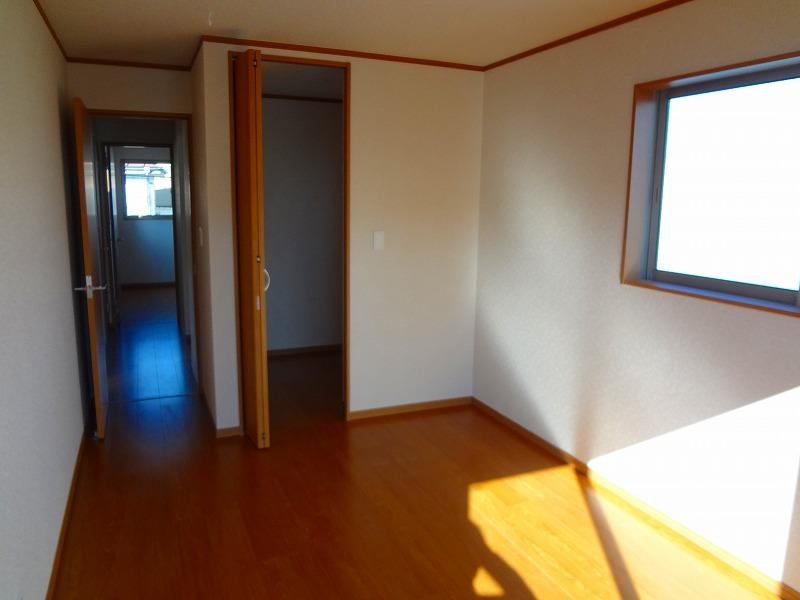 Non-living room. 7.25 Pledge is a trunk room with rooms.