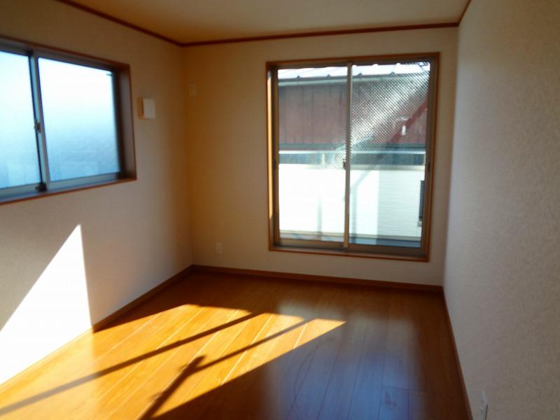 Non-living room. South-facing bright rooms