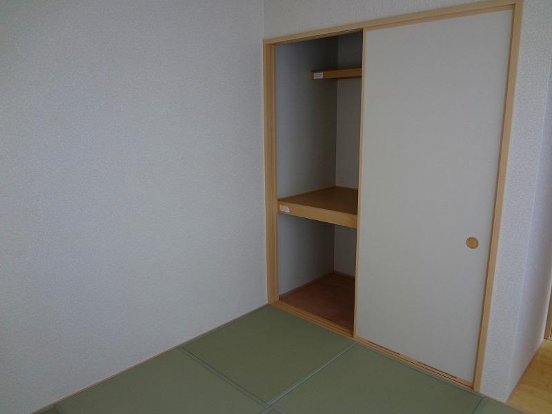 Non-living room. Indoor (12 May 2013) Shooting