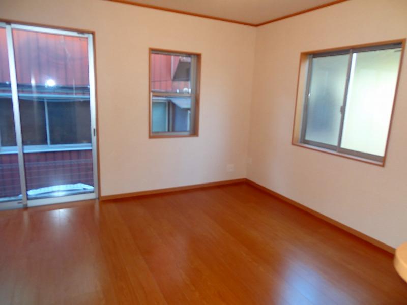 Living. South-facing room