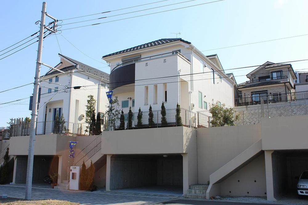 Local appearance photo. Indoor (April 2012) shooting