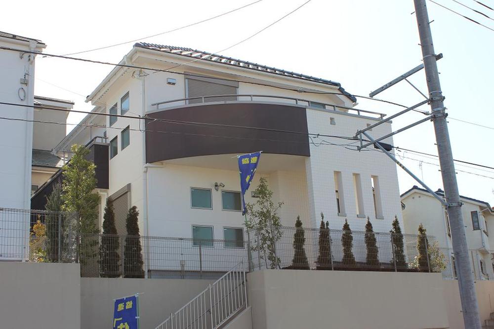 Local appearance photo. Local (April 2012) shooting