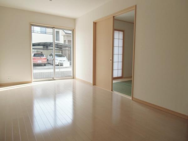 Same specifications photos (living)