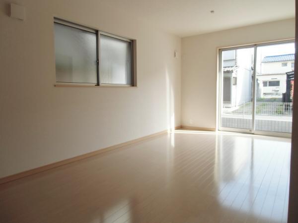 Same specifications photos (living)