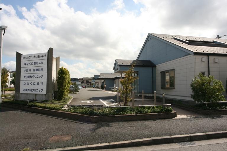 Hospital. 11m to neighborhood medical facilities