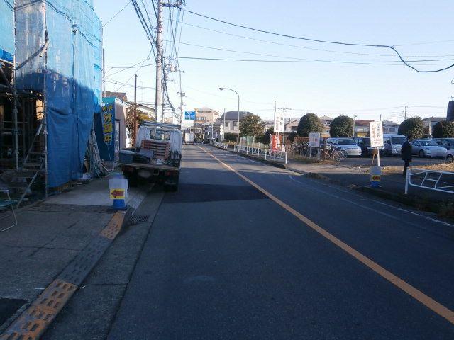 Local photos, including front road. 2013 December 21, shooting