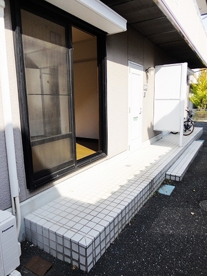 Entrance. It is the entrance.