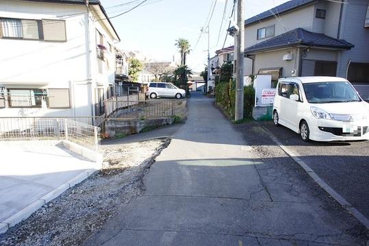 Local photos, including front road. Frontal road