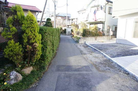 Local photos, including front road. Frontal road