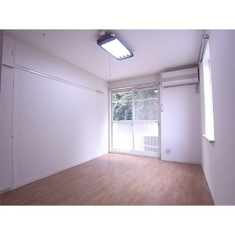 Living and room. It is a two-sided lighting in the corner room