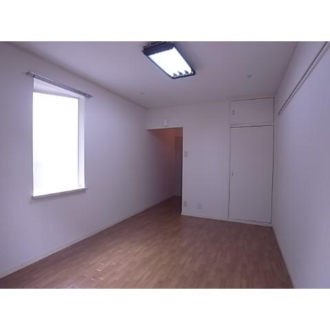 Living and room. Day is good on the south-facing