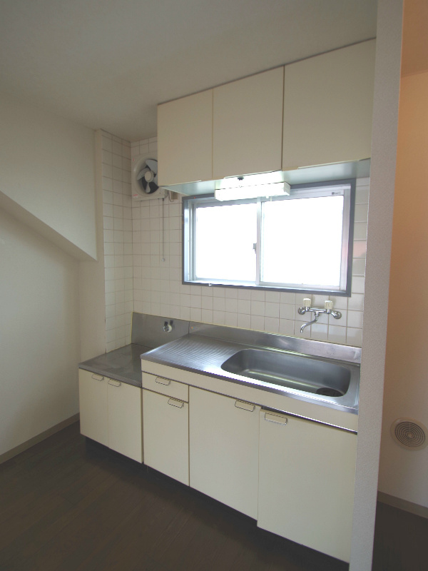 Kitchen. Two-burner gas stove installation Allowed!