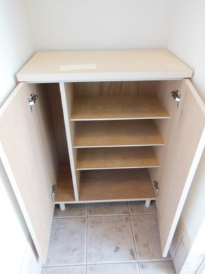 Entrance. ☆ There is also a cupboard ☆