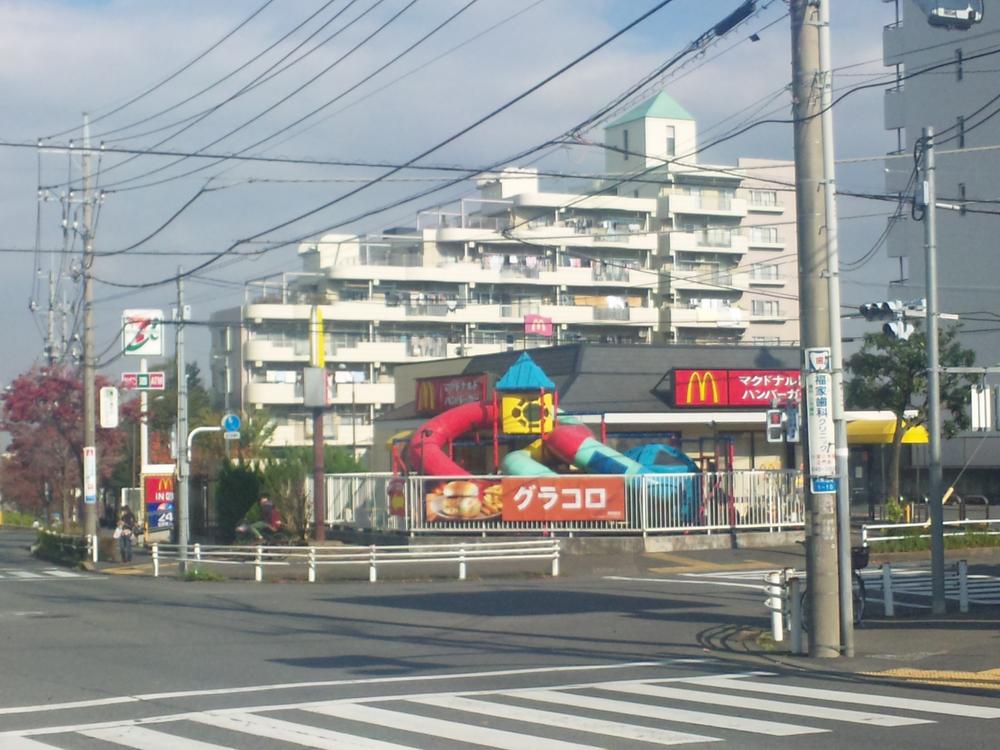 Other. Residential Facilities While children square with McDonald's from playing children, Meals and tea time.