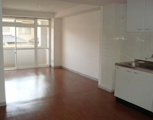 Living and room. Spacious 18 quires of LDK.