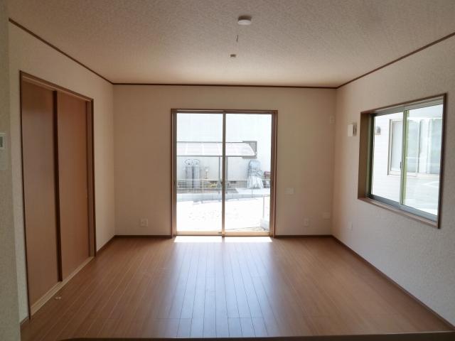 Same specifications photos (living). Same specifications