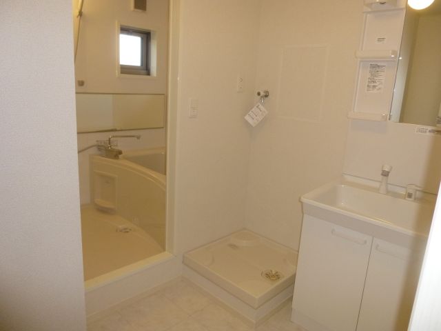 Washroom. ◇ to the dressing room will have a separate wash basin ◇