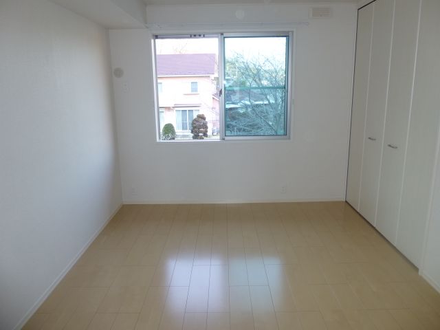 Other room space. ◇ 7 Pledge of the north side of the room ◇