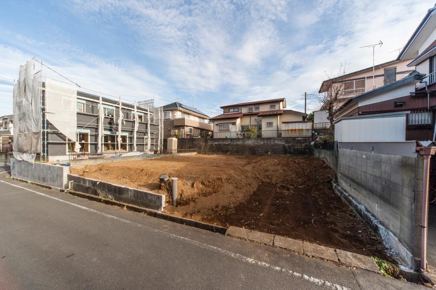 Local appearance photo. Western tile roof, Outer wall Ikamu original ripple finish specifications