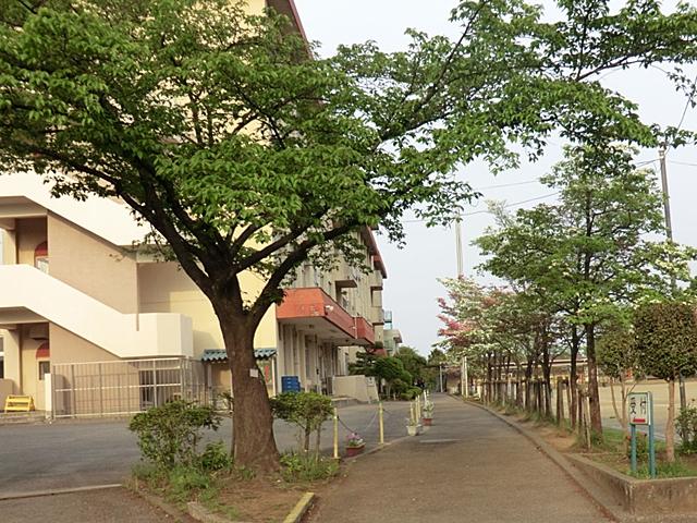 Primary school. 750m to Hachioji Municipal Midorigaoka Elementary School