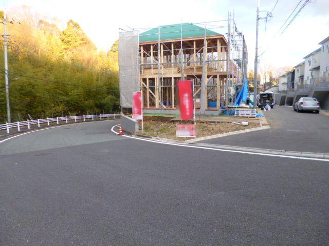 Local photos, including front road. 2013 December 24, shooting