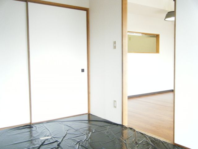 Living and room. Scent of rush is healed.