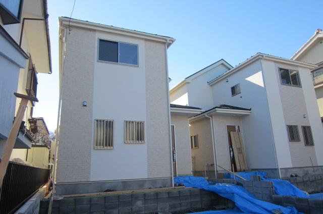 Local appearance photo. 2 Building (left) 2013 December 22, shooting