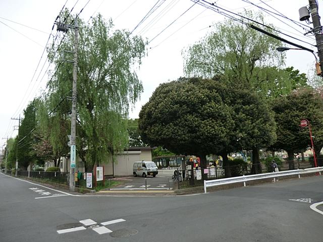 park. 848m until Higashiasakawa park