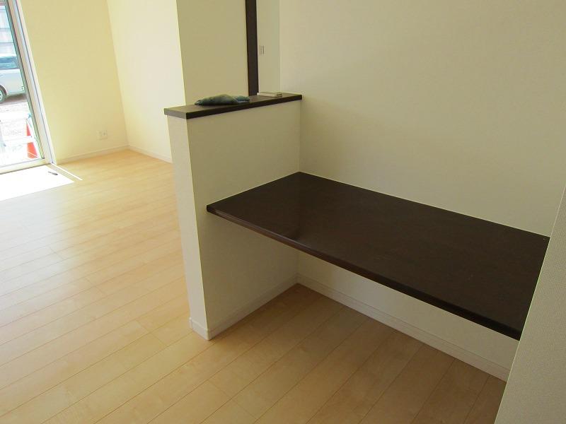 Other introspection. Kitchen next to the mom Corner. While the housework, Children's homework is also likely to Tetsudae