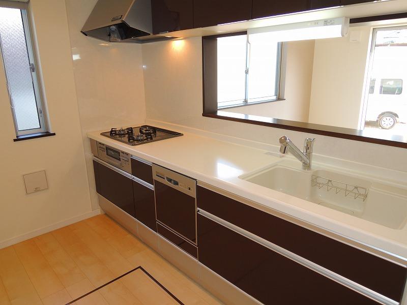 Kitchen. Face-to-face kitchen with a dishwasher