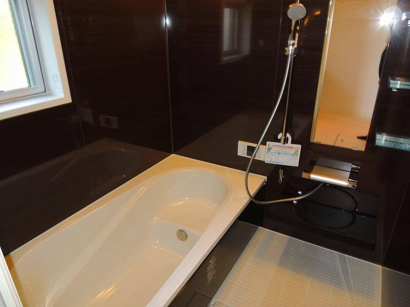 Bathroom. UB with a bathroom dryer. Shade is also chic and nice