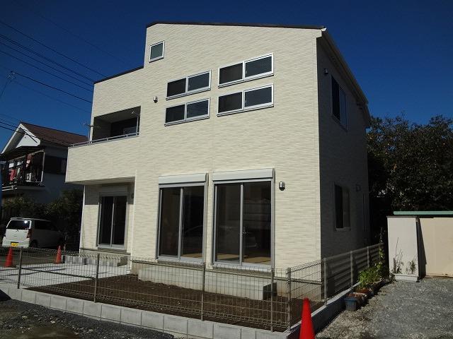 Local appearance photo. Local (10 May 2013) Shooting