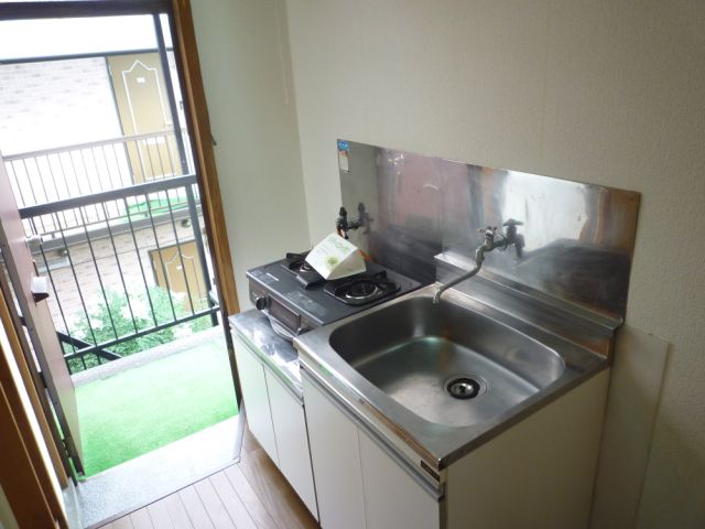 Kitchen. Gas stove can be installed kitchen