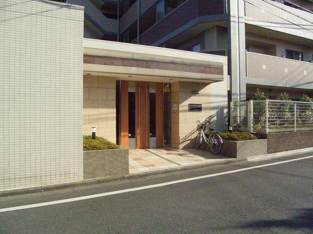 Entrance. Common areas