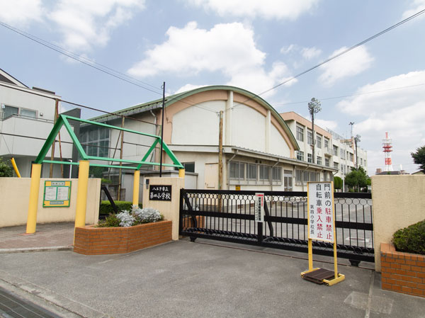 Surrounding environment. The fourth elementary school (about 320m / 4-minute walk)