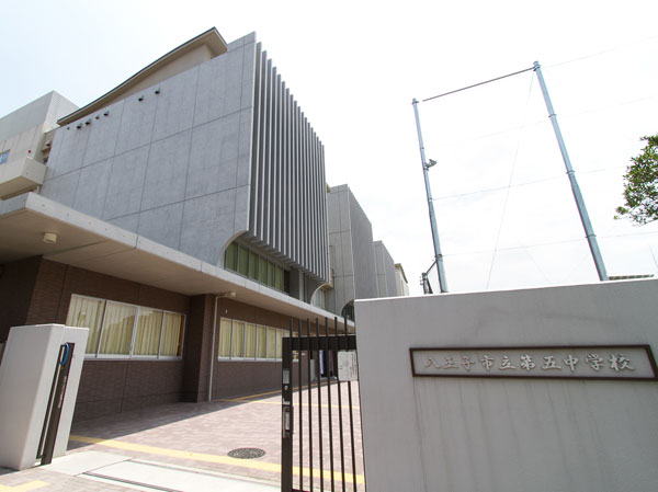 Surrounding environment. Fifth junior high school (about 770m / A 10-minute walk)