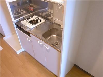 Kitchen. 1-neck is a gas stove Installed. 