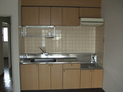 Kitchen. It is a large kitchen! What do you make today?